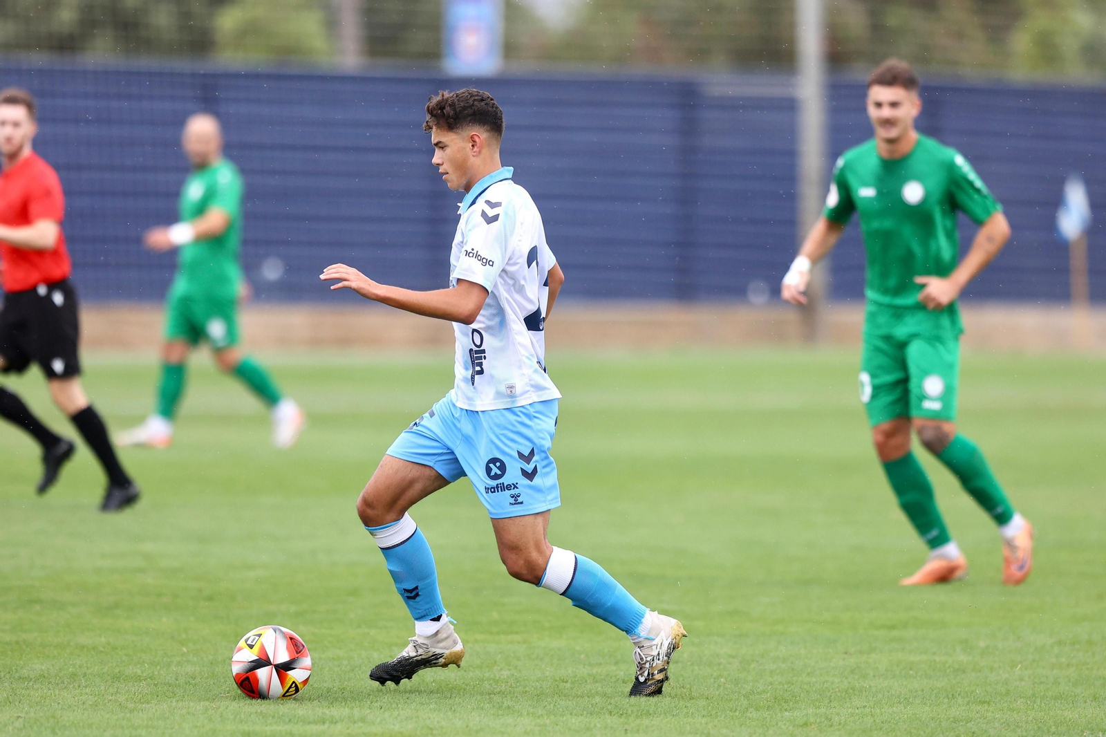 El Torremolinos se lleva el derbi con el Atlético Malagueño (1-2) El Torremolinos se lleva el derbi con el Atlético Malagueño (1-2)