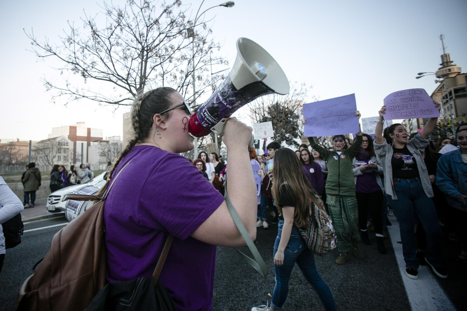 Miles de personas acudieron a  la gran manifestación del 8-M