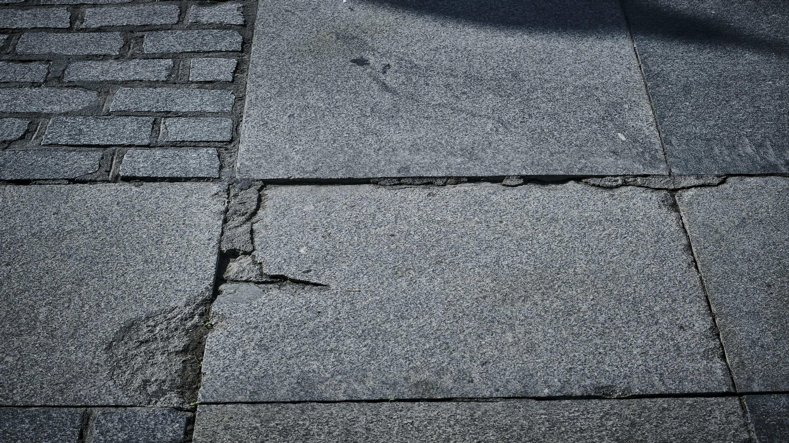 Estado del pavimento en plaza San Juan de Dios