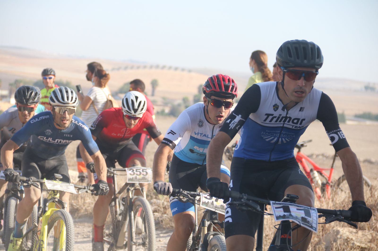 Los ciclistas han ofrecido un gran espectáculo en el Open de Andalucía de BTT Media Maratón.