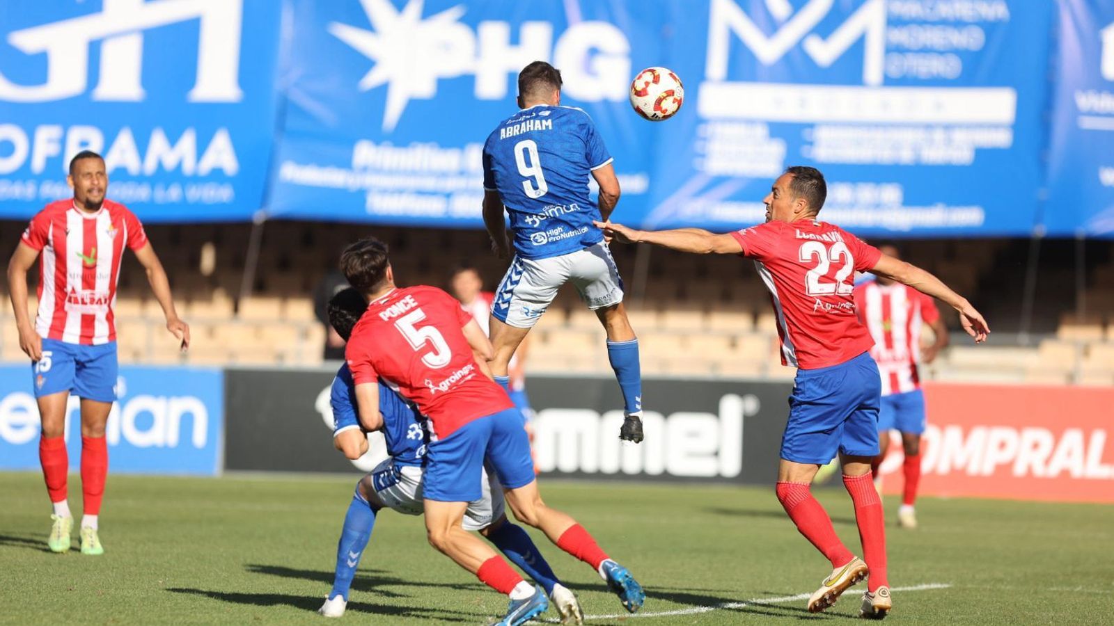 Abraham hizo el 1-1 de esta factura.