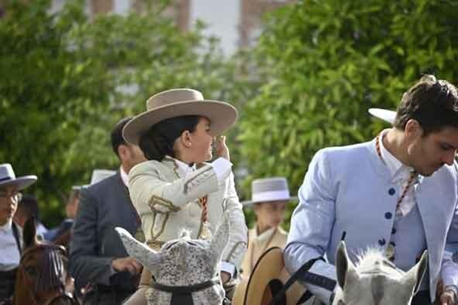 Las mejores imágenes de los peregrinos en la salida de Emigrantes