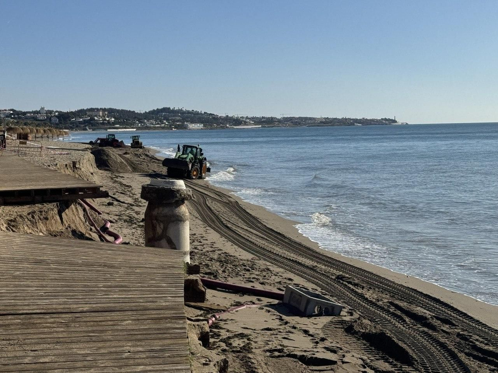 El estado de la playa de El Bombo tras el temporal.
