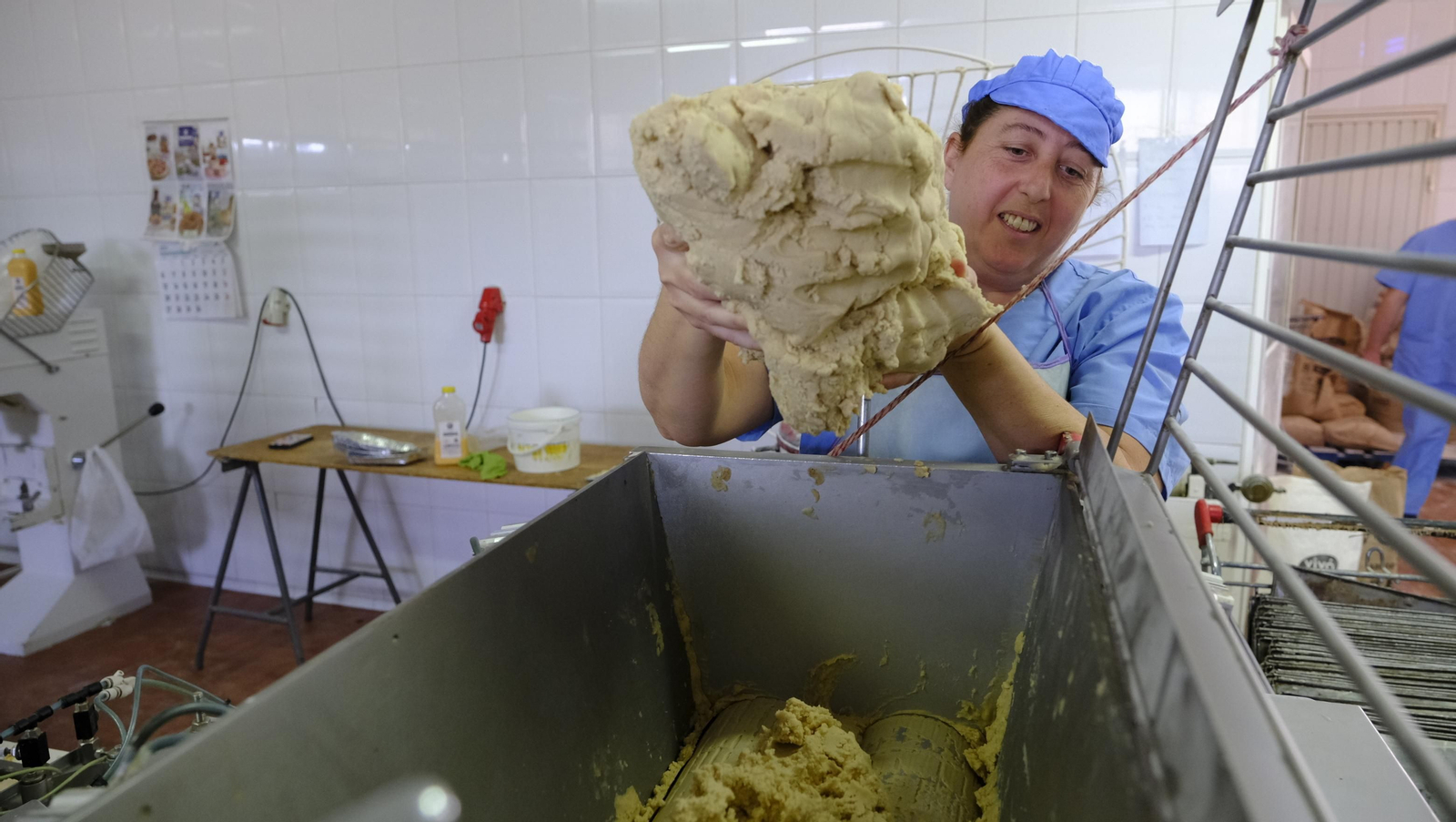 Imágenes de los mantecados de Fondón, tradición centenaria navideña