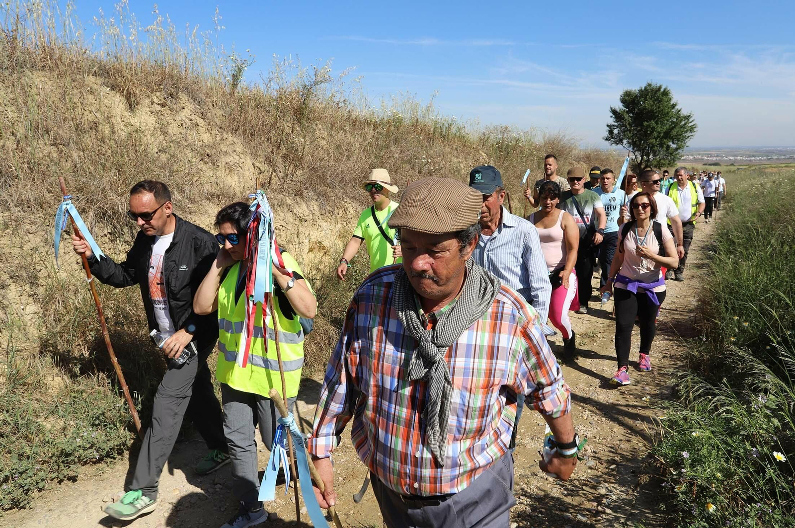 Imágenes de los presos de la cárcel de Huelva en su camino hacia El Rocío