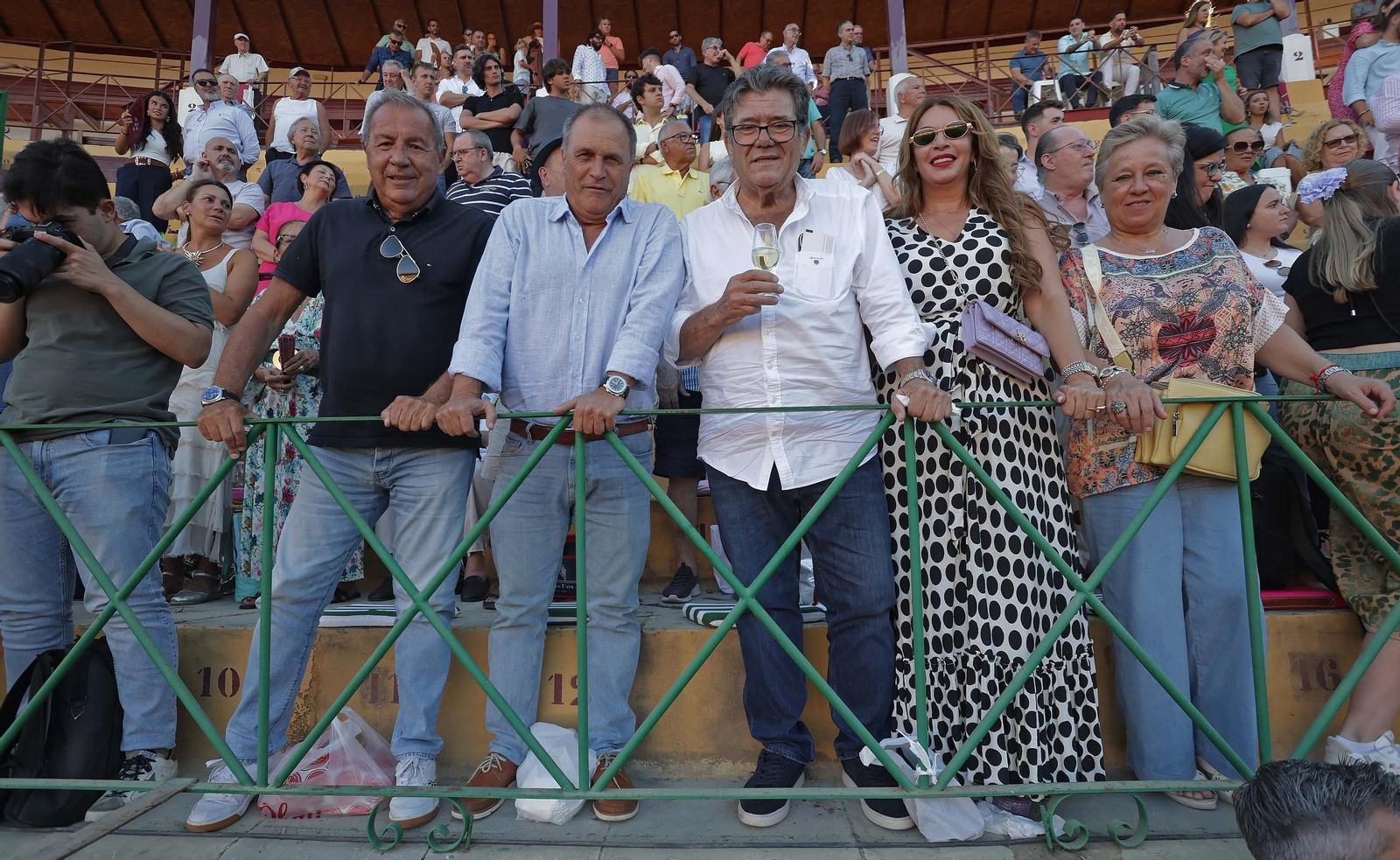 Búscate en la Plaza de Toros 'El Arenal' durante la novilla mixta con picadores del sábado de la Feria de La Línea