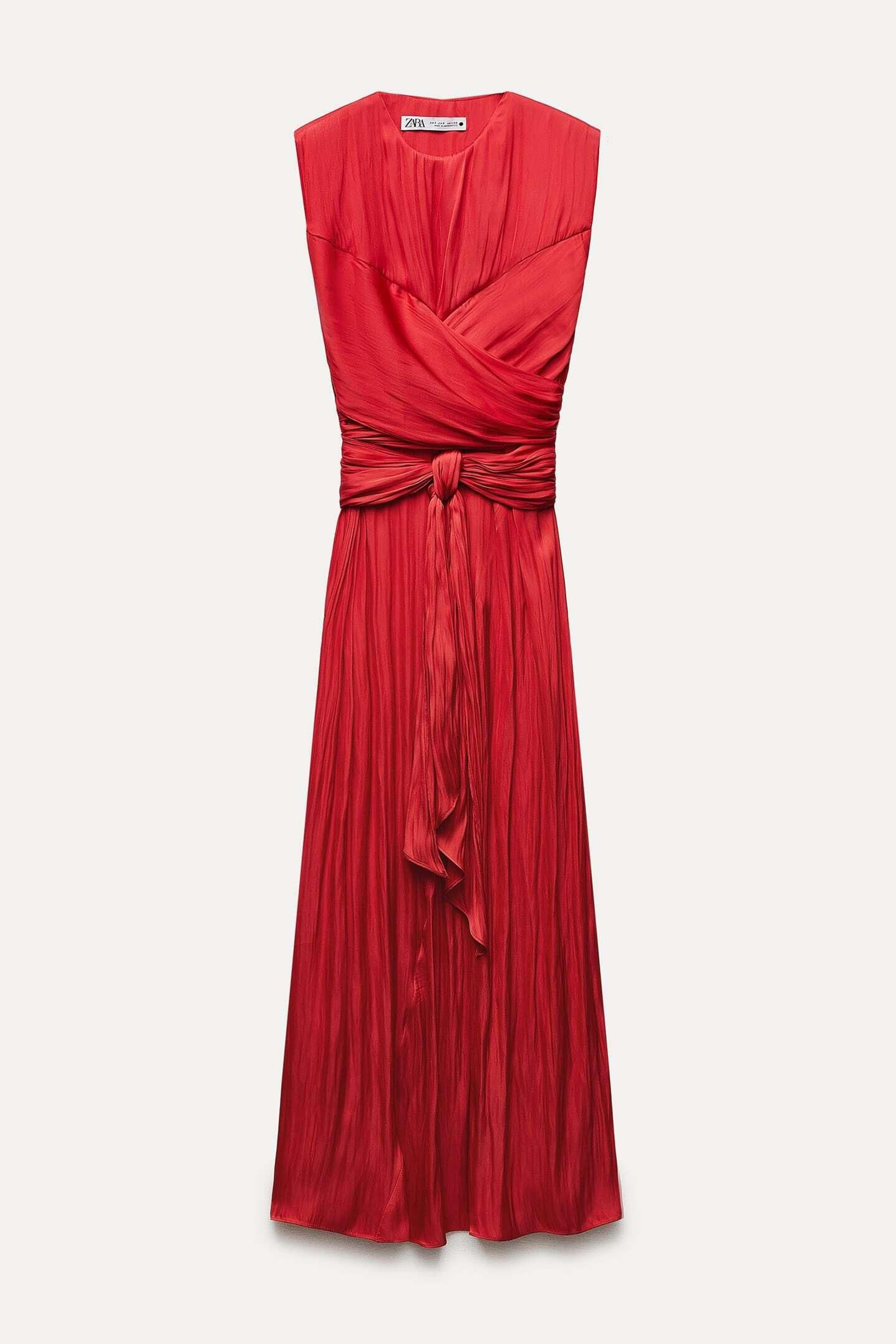 Vestido rojo de Zara.