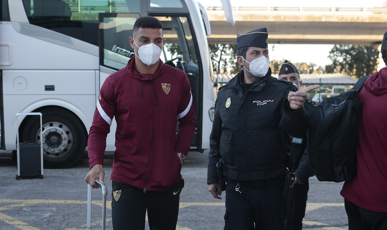 Diego Carlos pone rumbo a Valencia en la tarde de este martes.