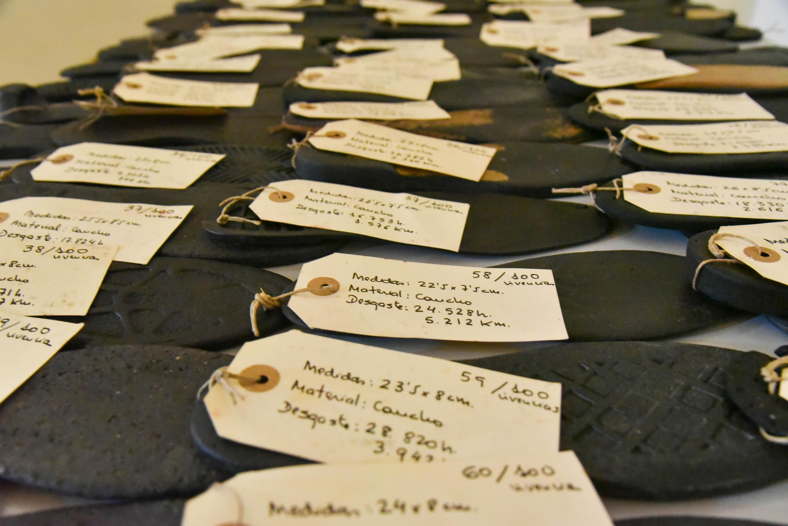 100 vivencias, de Miguel Ángel Valencia. Una de las obras de la exposición 'Éxodo. Inmigración y cambio climático'