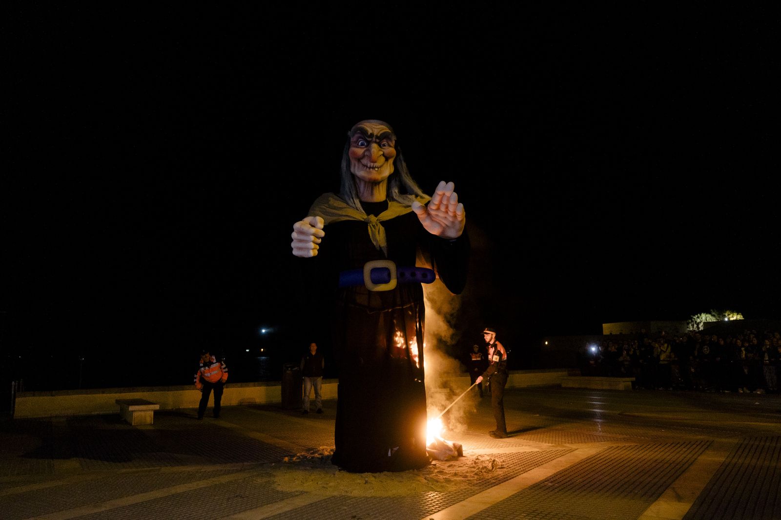 Las imágenes de la quema de la Bruja Piti y espectáculo de luz y sonido
