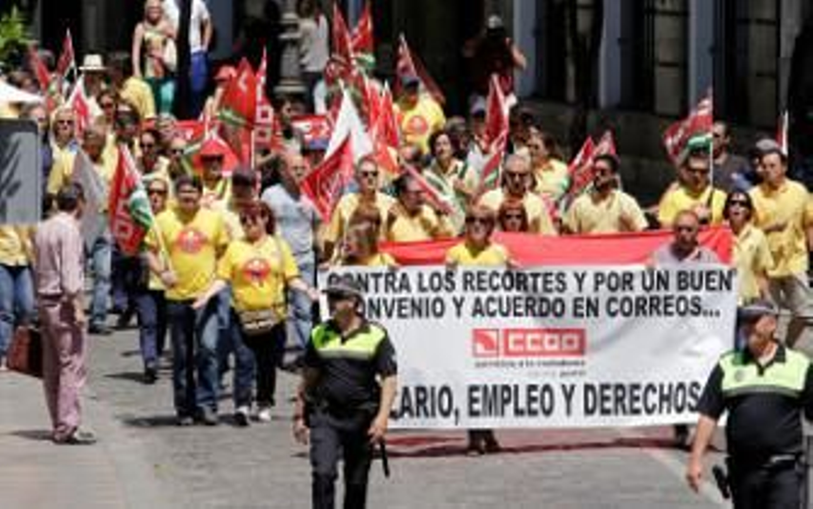 Correos acumula en calle Lechuga más de 4.000 cartas sin repartir