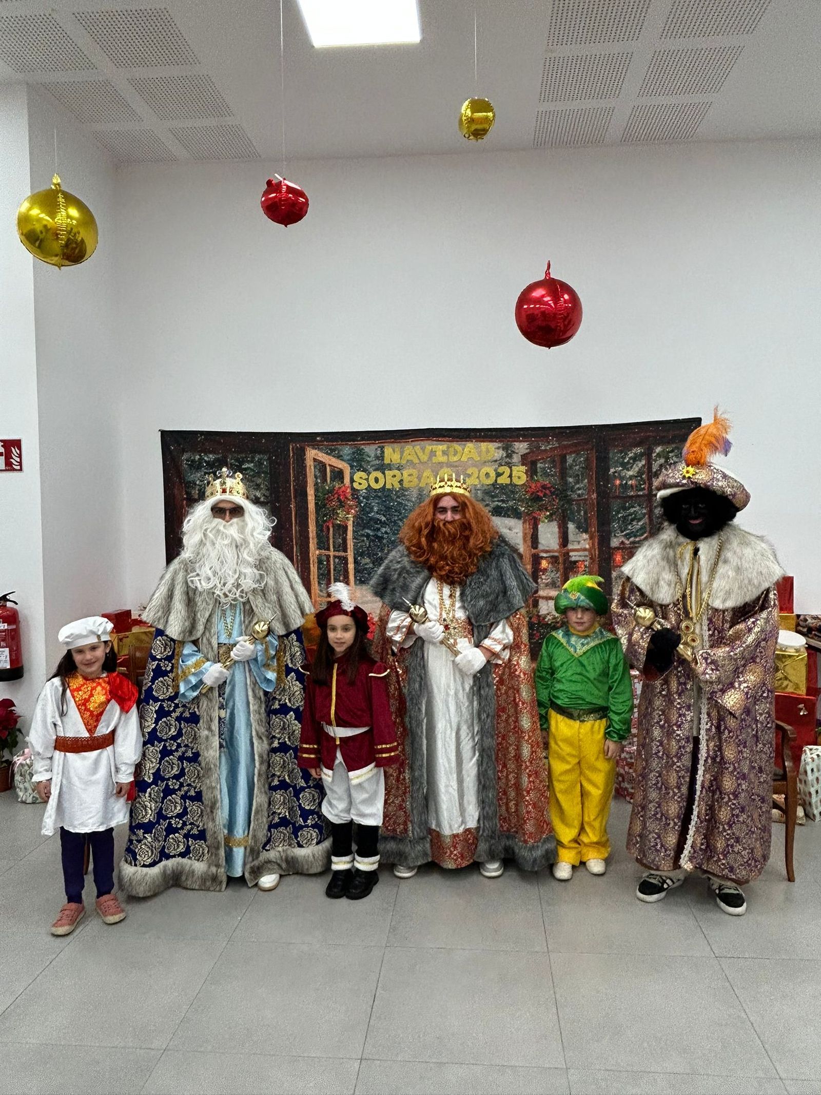 Las imágenes de los Reyes Magos en Sorbas: la lluvia no frena la ilusión de los más pequeños