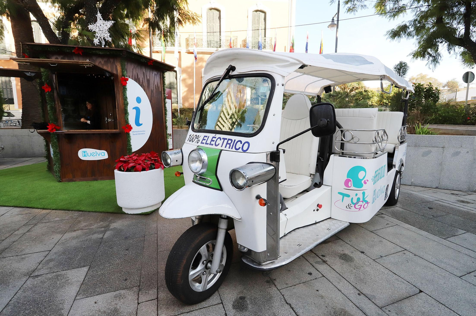 Imágenes de la presentación del nuevo servicio turístico  'Tuk & Go'