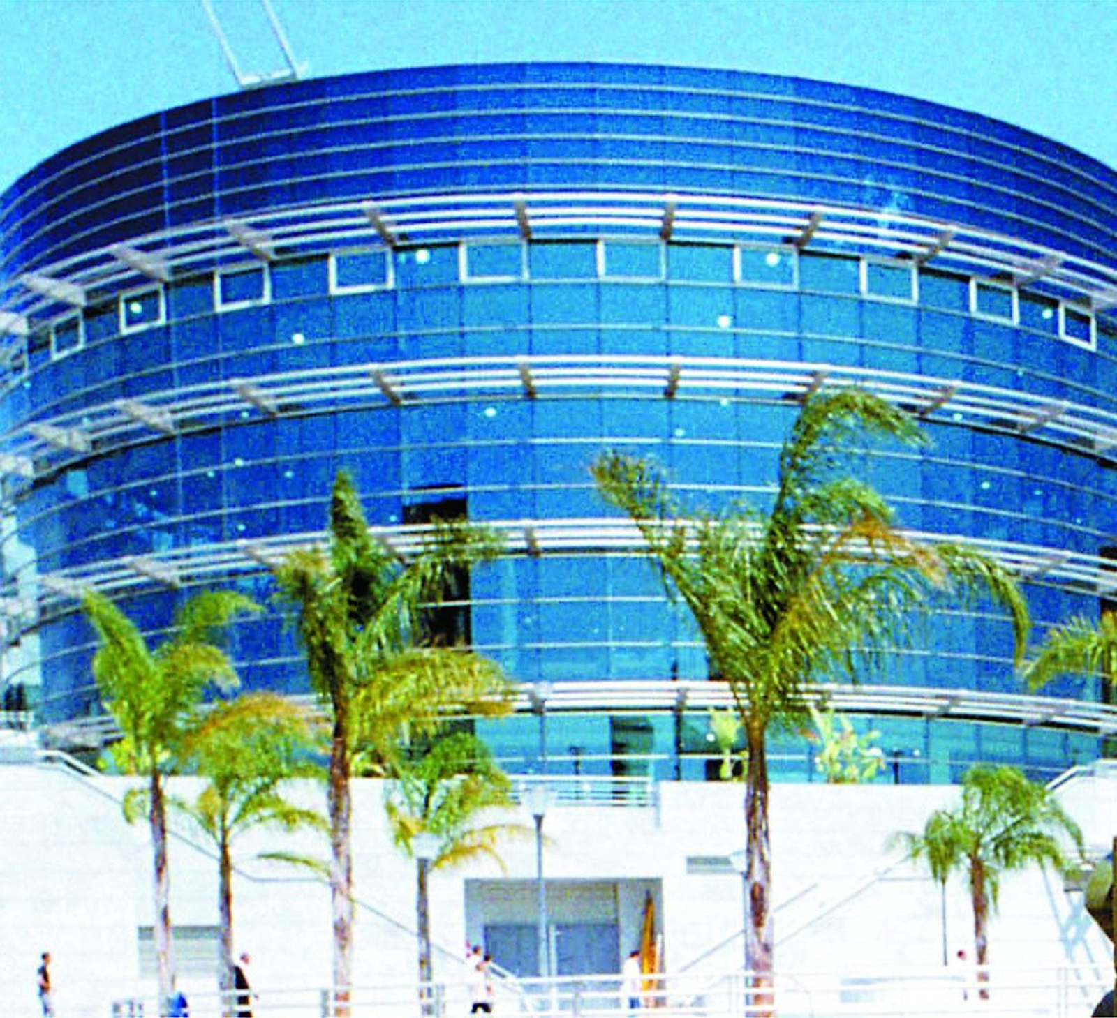 La fachada acristalada marca de la Casa.