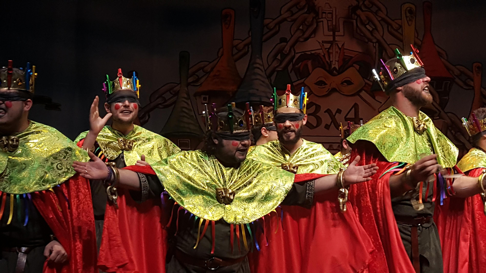 La comparsa Yo soy el rey inauguró el concurso.