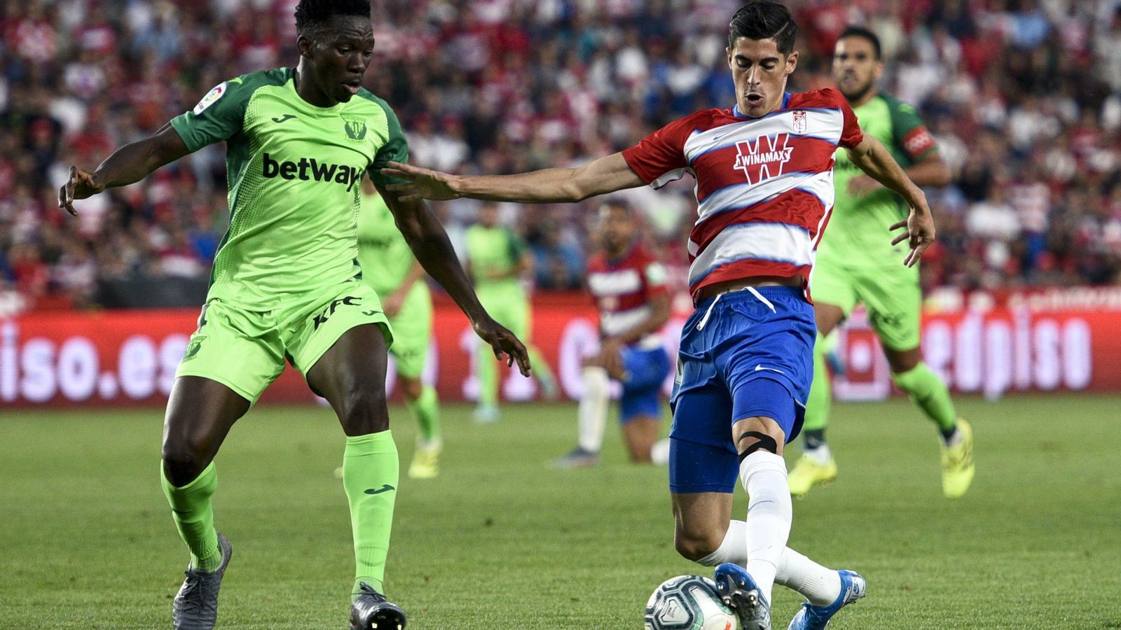 Carlos Fernández le dio otro aire al juego ofensivo del Granada CF con su entrada.