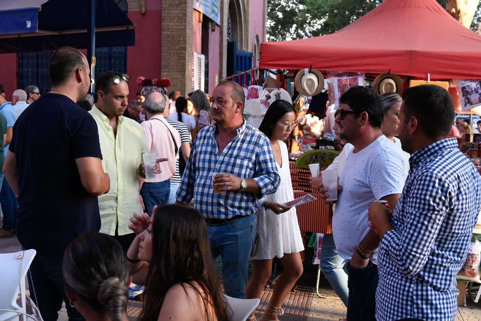 Colombinas 2022: Imágenes del ambiente en la plaza de toros en la novillada del martes
