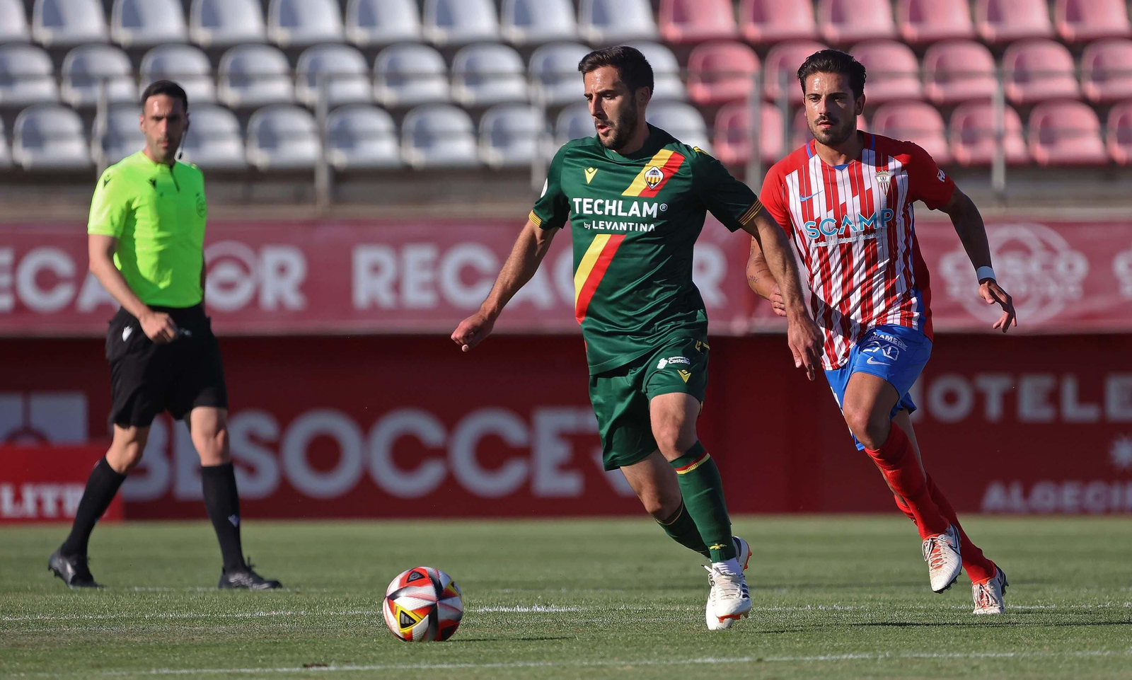 Las mejores fotos del Algeciras - Castellón de Primera RFEF