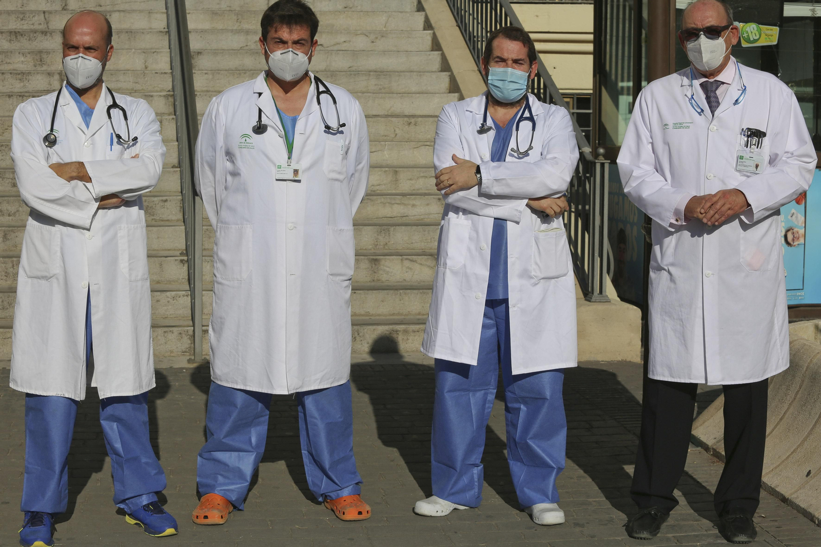 Los sanitarios de Málaga despiden 'el año del coronavirus' y le piden salud a 2021