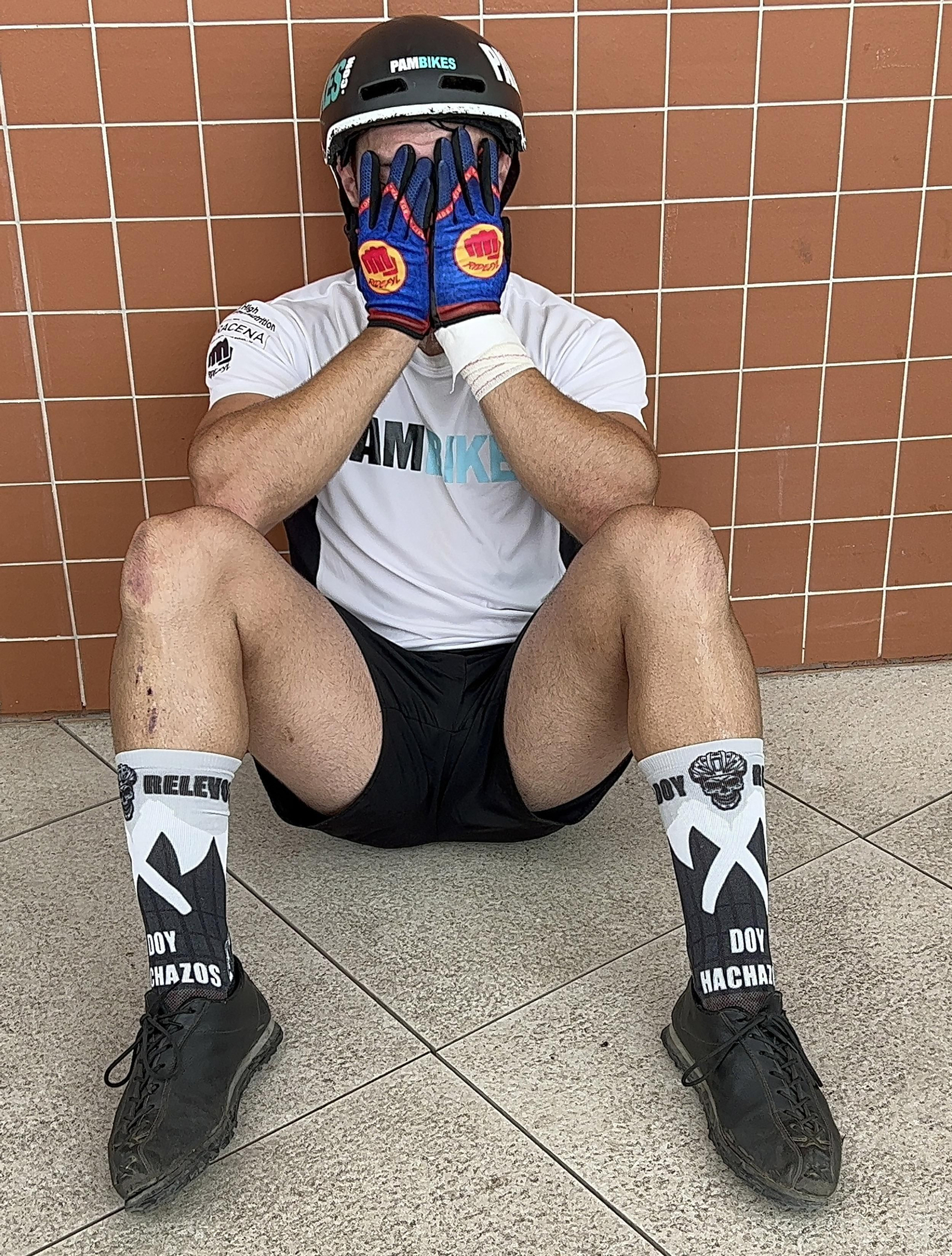 Pablo Adame bate un record mundial subiendo cuatro veces la Torre Sevilla, todas las imágenes