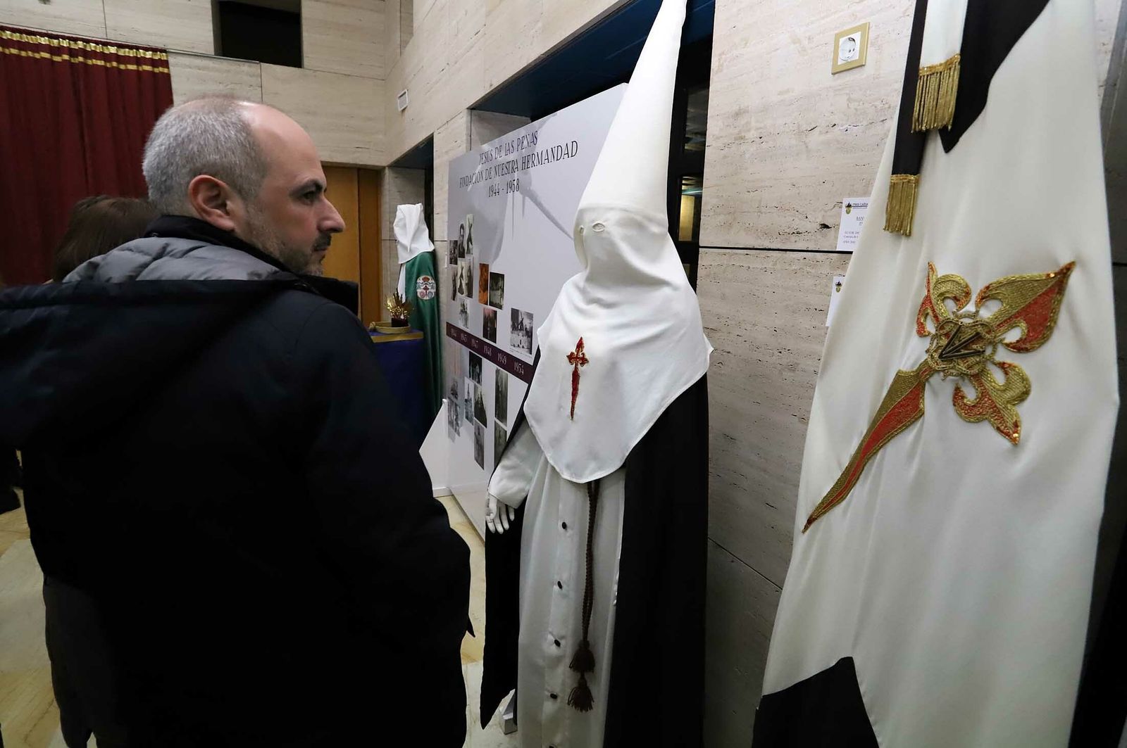 Imágenes de la exposición de la Hdad de las Tres Caídas en la Casa Colón