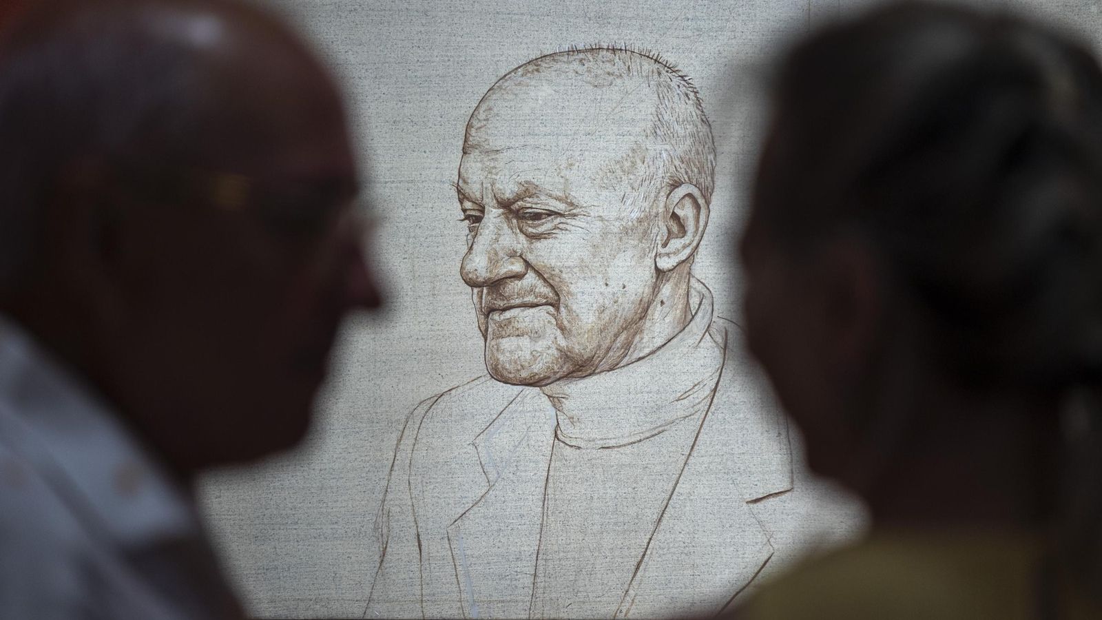 Boceto del retrato de Norman Foster, por el pintor gaditano Hernán Cortés. Boceto del retrato de Norman Foster, por el pintor gaditano Hernán Cortés.