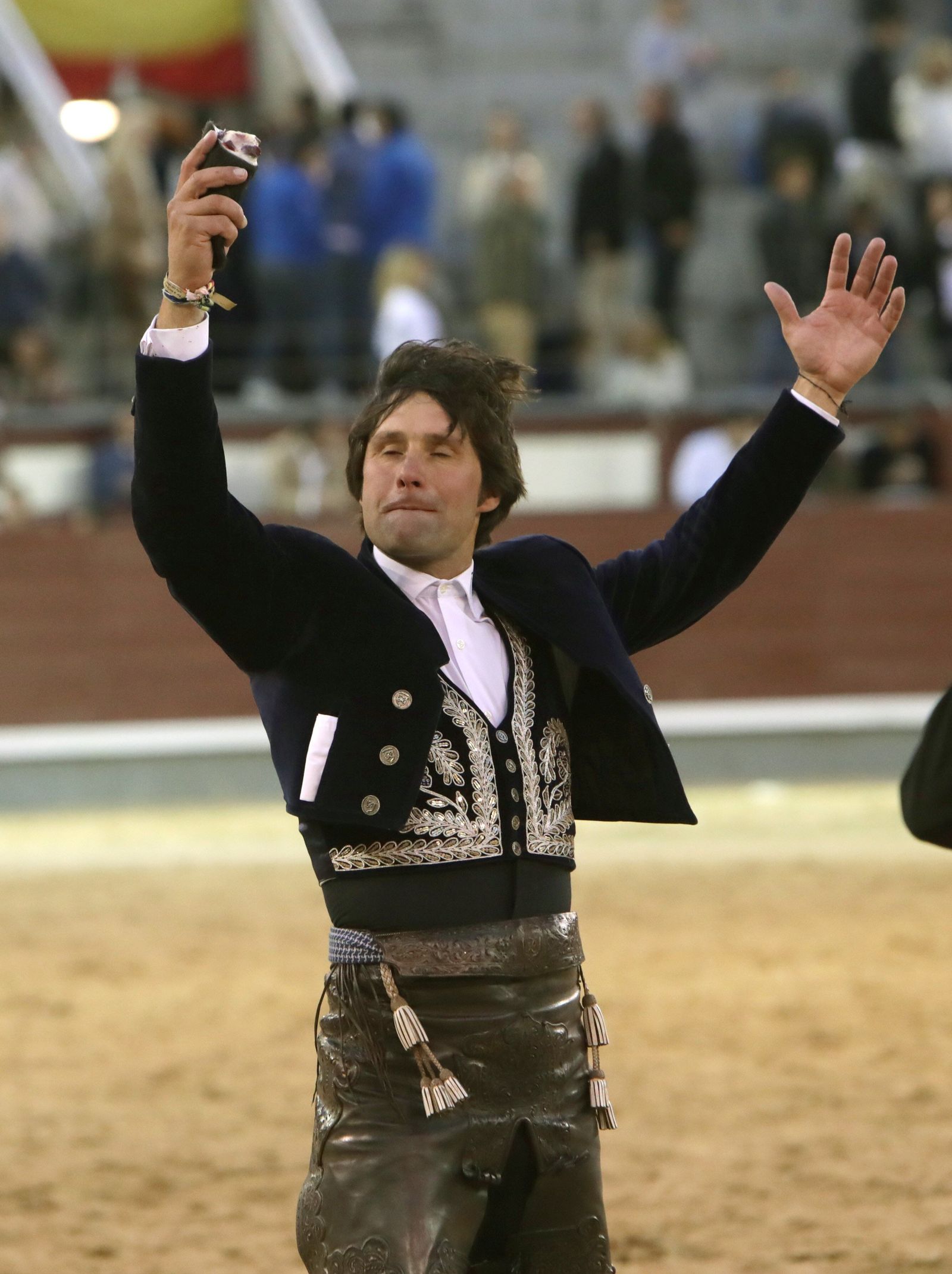 El onubense Andrés Romero, quien cortó una oreja, ayer, en Las Ventas.