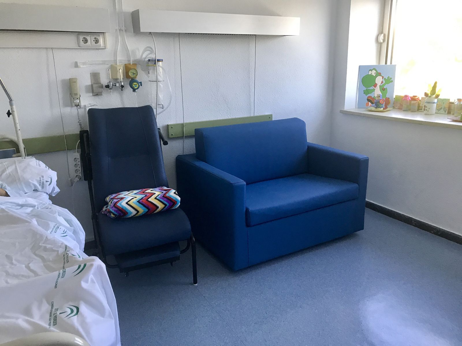 Uno de los nuevos sofás cama del Materno