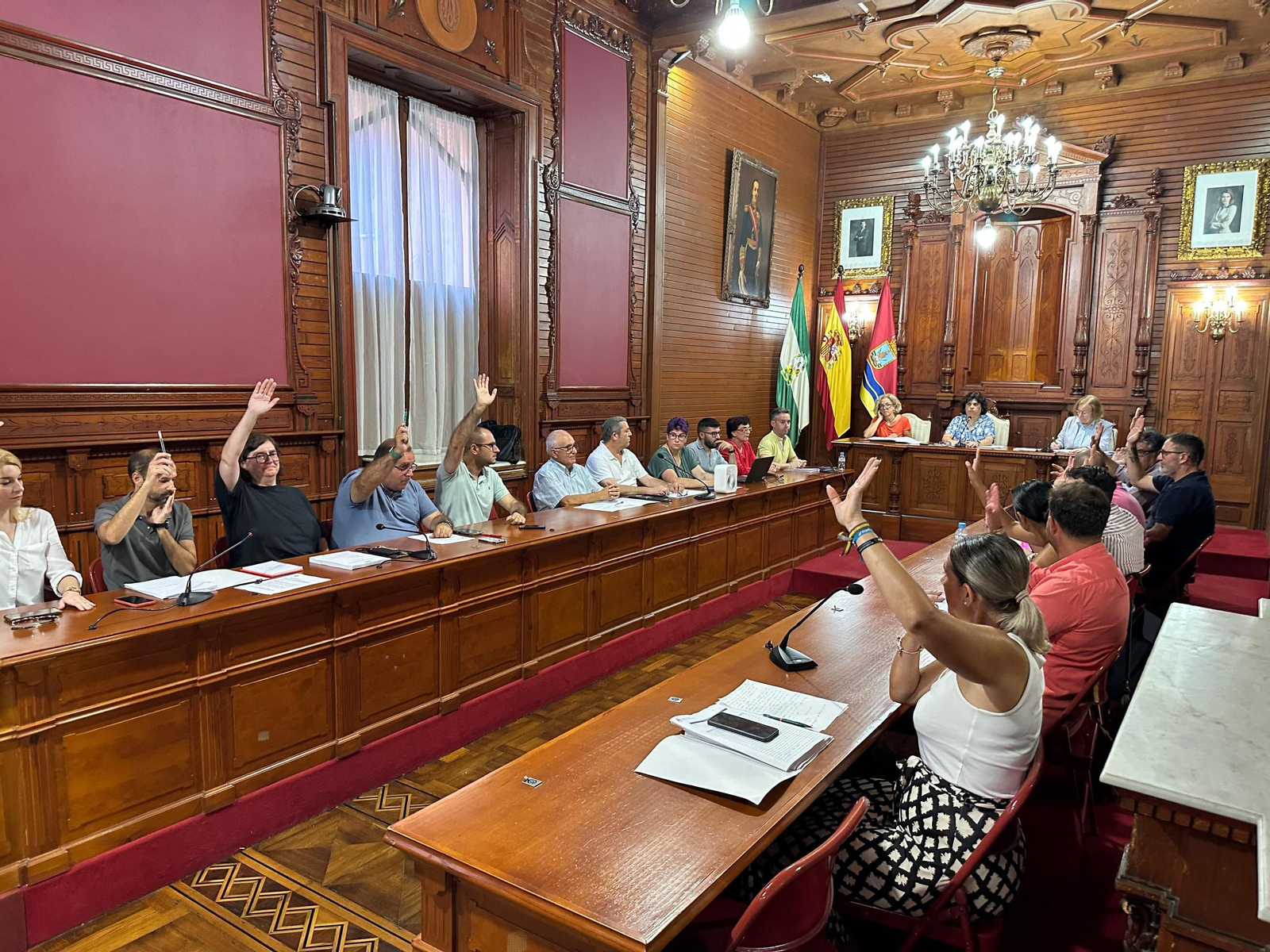 Toda la oposición vota en contra de la subida del agua en el pleno extraordinario de Sanlúcar.