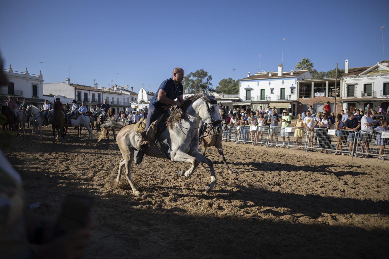 Ambiente del jueves 18 de agosto en la aldea de El Rocío durante el Rocío Chico