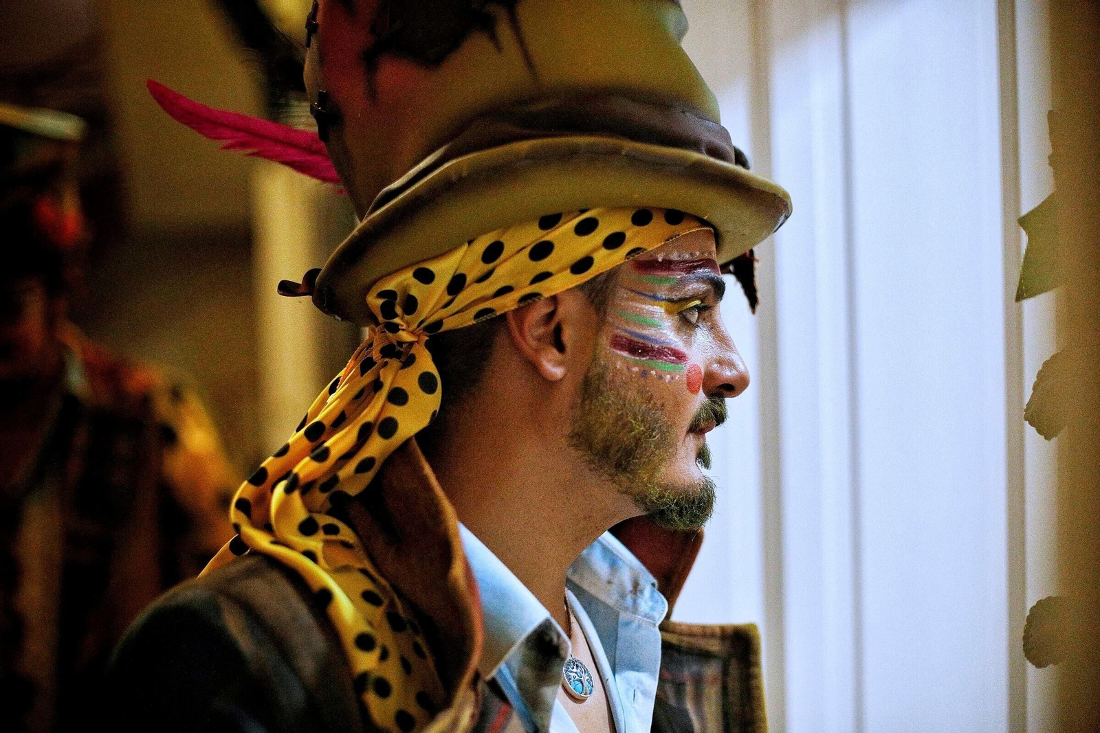 Comparsa 'Los poquito a poco' en camerinos