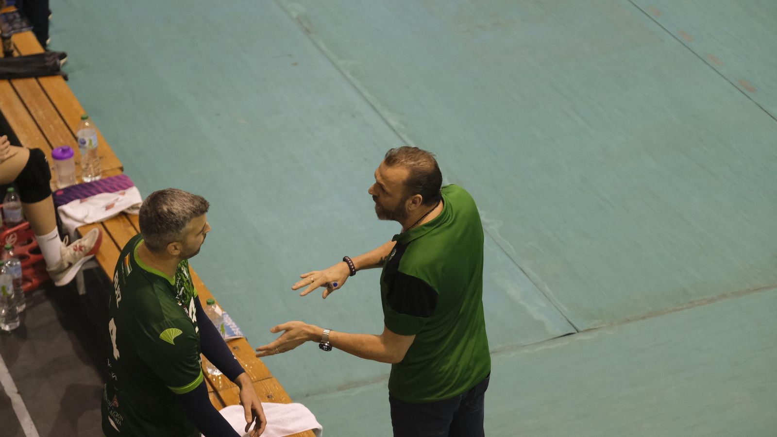 Charly Carreño conversando con Borja Ruiz.