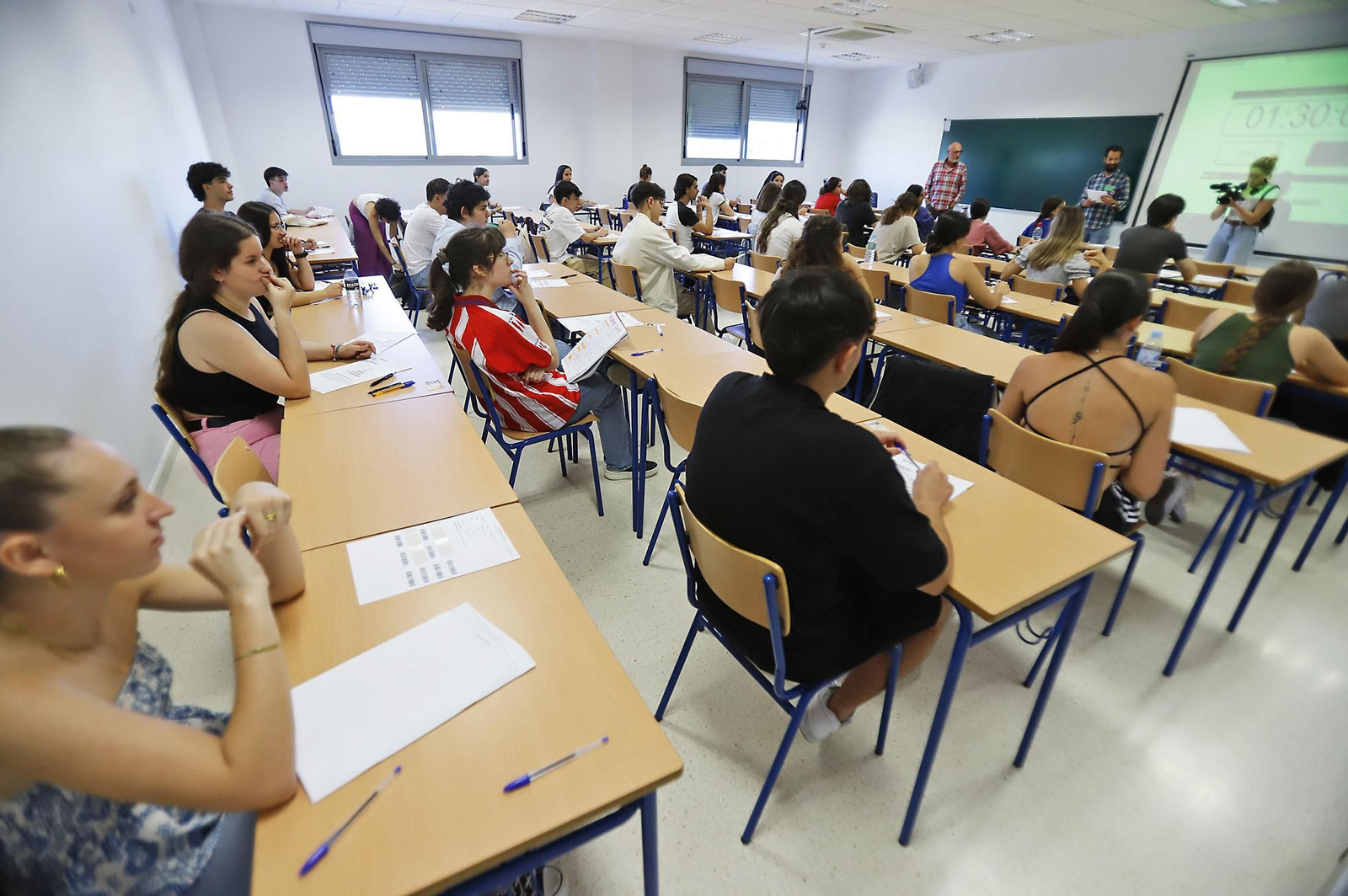 Imágenes del comienzo de las pruebas de evaluación para el acceso a la universidad en Huelva