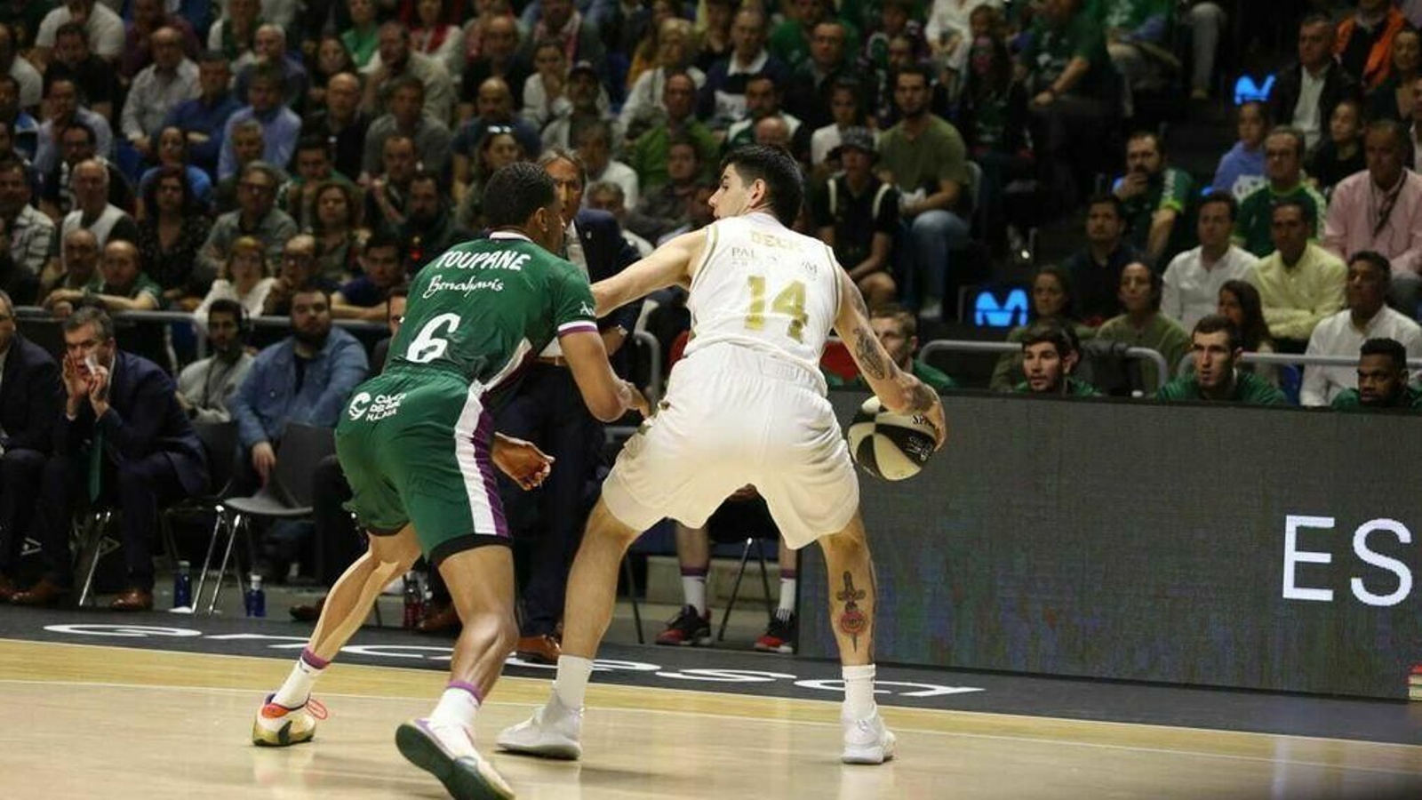 Toupane defiende a Gabriel Deck.