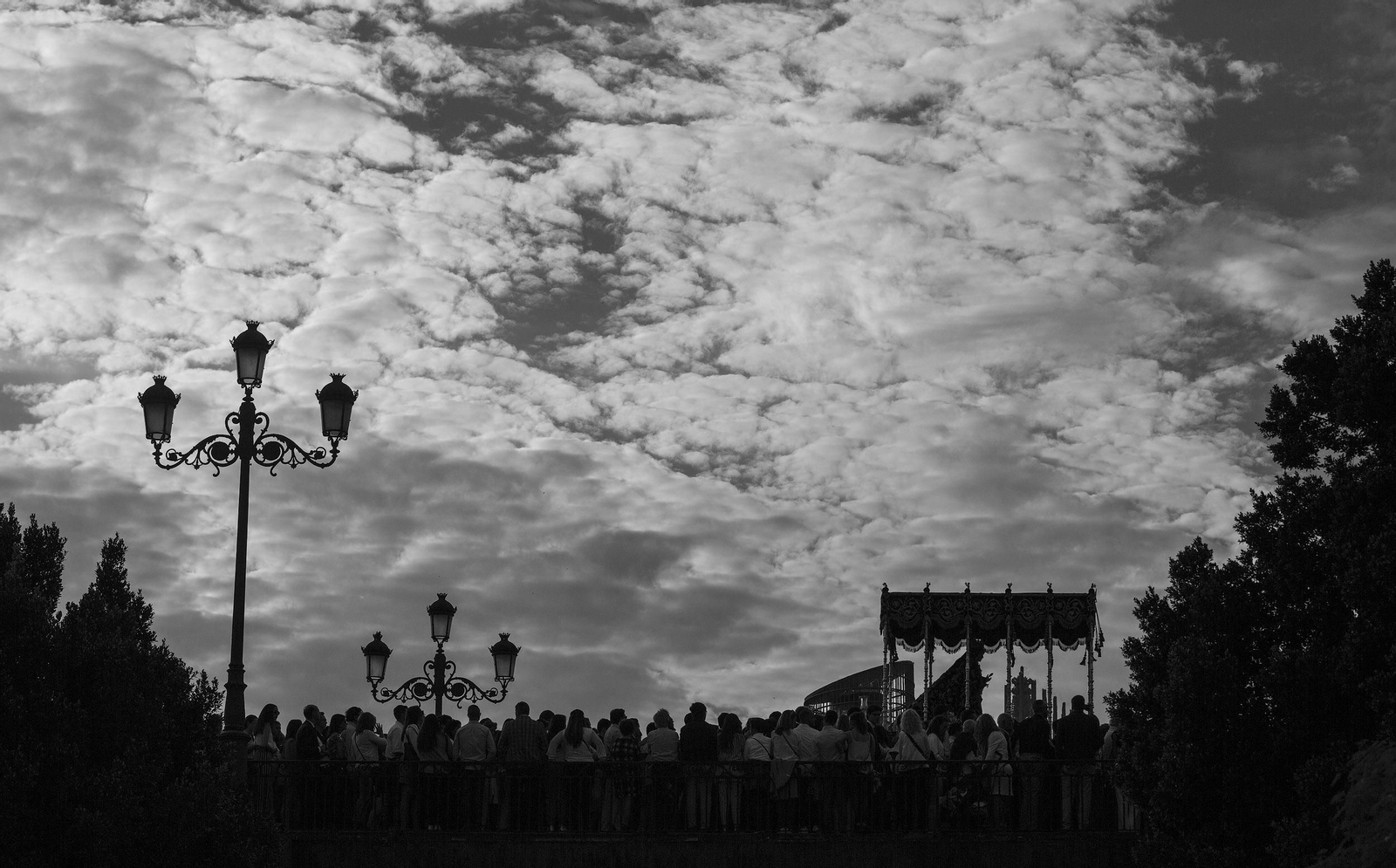 La Hermandad de la Estrella en blanco y negro