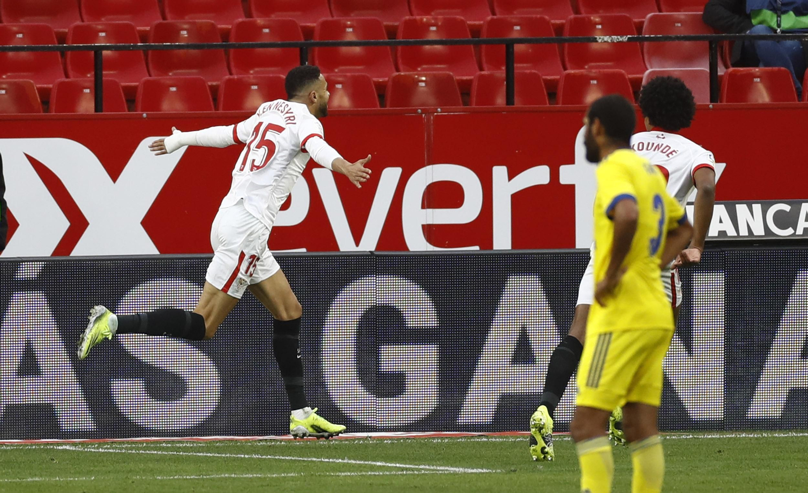Youssef En-Nesyri celebra uno de sus goles ante el Cádiz.