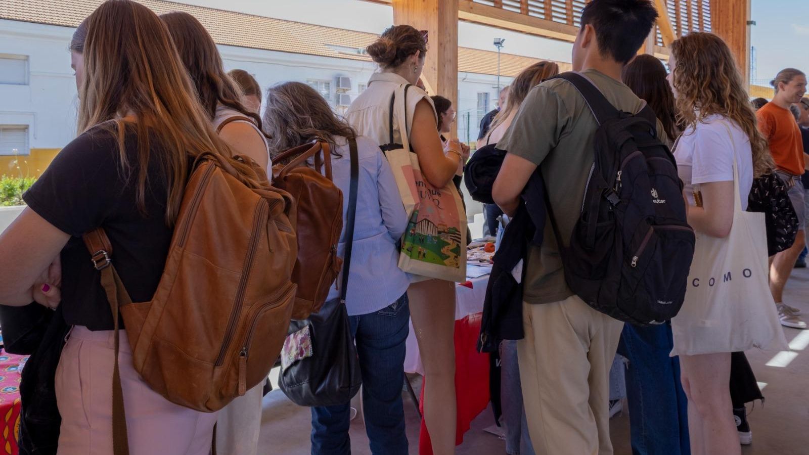 Estudiantes durante la Study Abroad Fair (Feria de Estudios en el Extranjero)