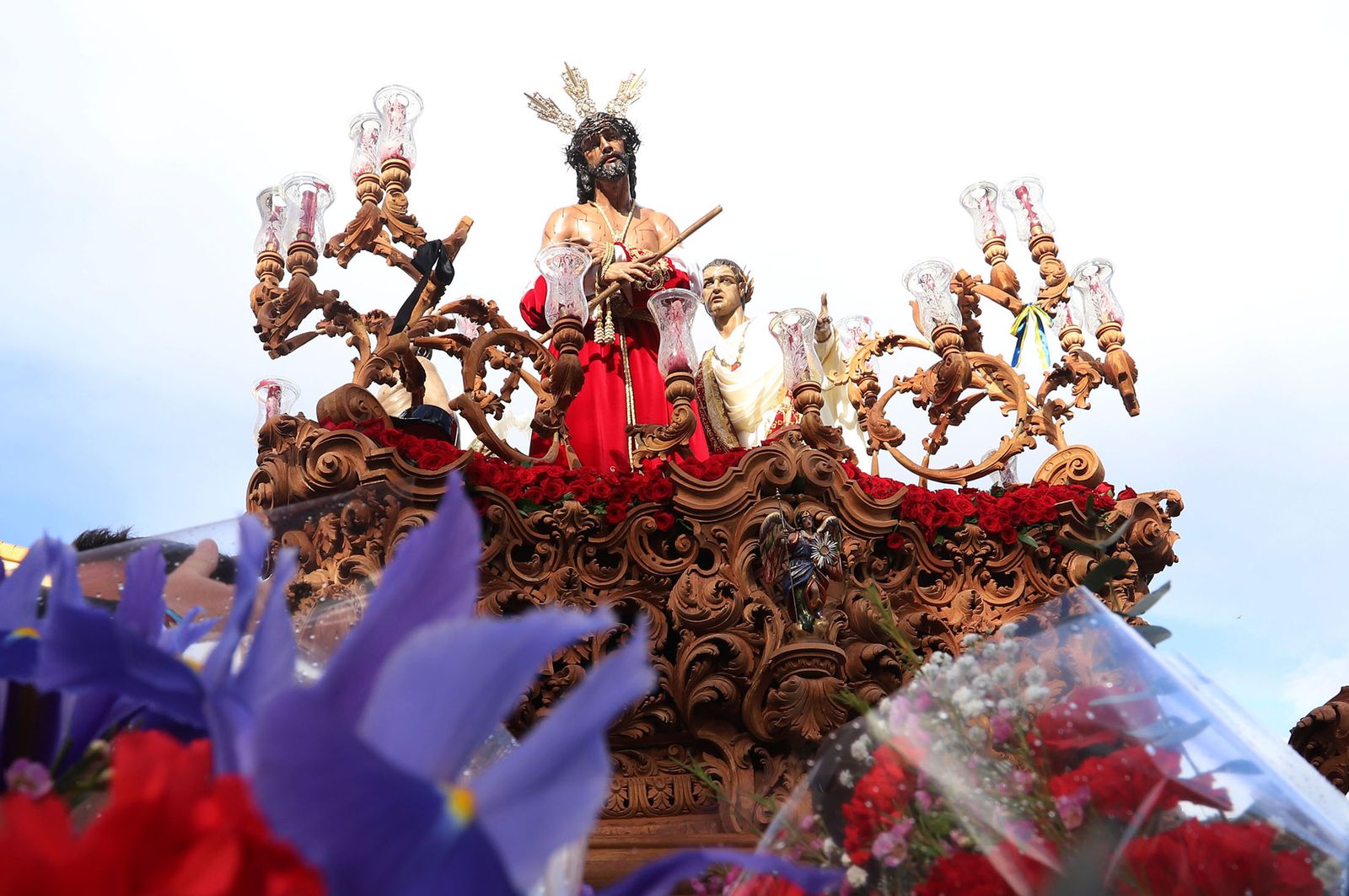 Imágenes de la procesión de La Sentencia por las calles de Huelva