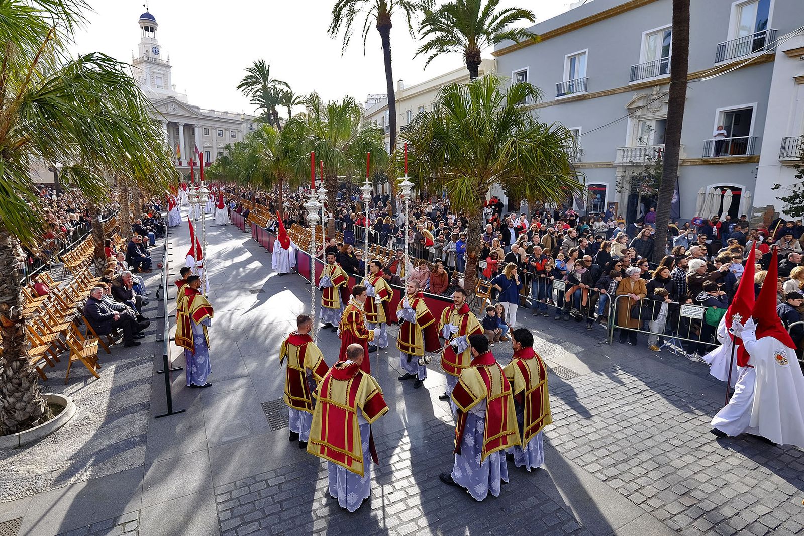 El cortejo de Borriquita, por la plaza de San Juan de Dios.