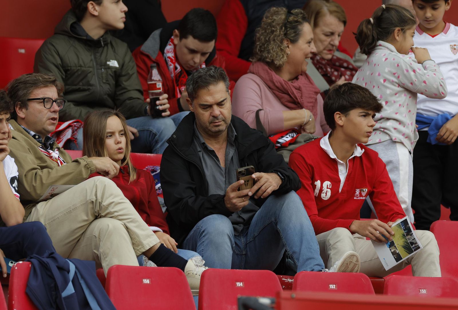 Búscate en las fotos del Sevilla fc - Rayo