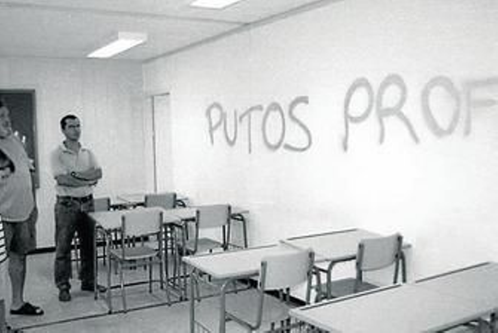 Pintadas contra los profesores en el Instituto Atalaya en el año 2001.