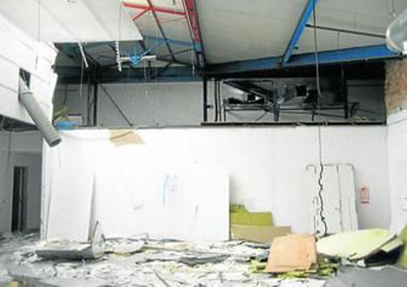 Estado de uno de los edificios cuando fue entregado a Detea.