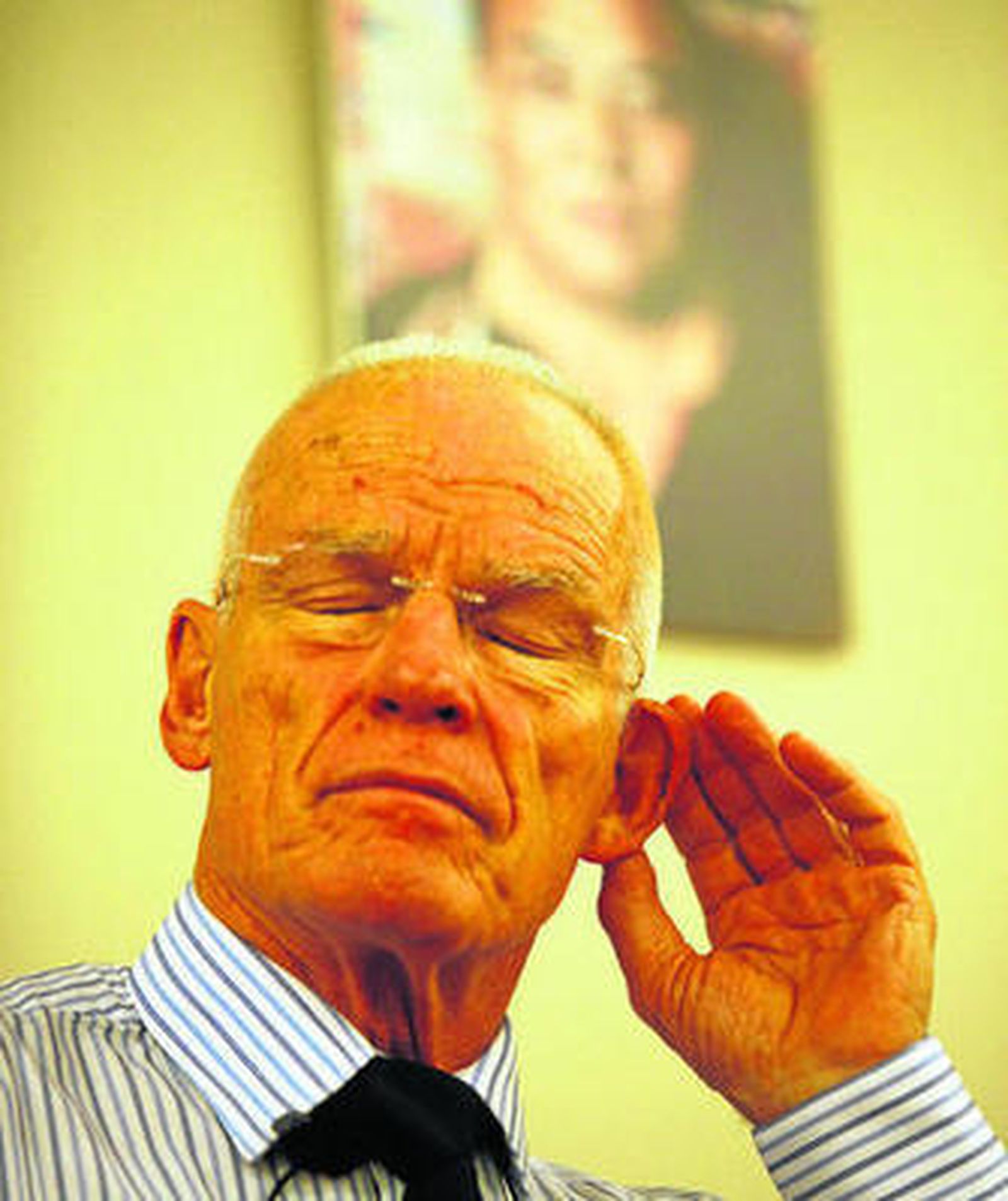 Más de un centenar de personas acudieron a la convocatoria de Nydahl en el Hotel San Antón.