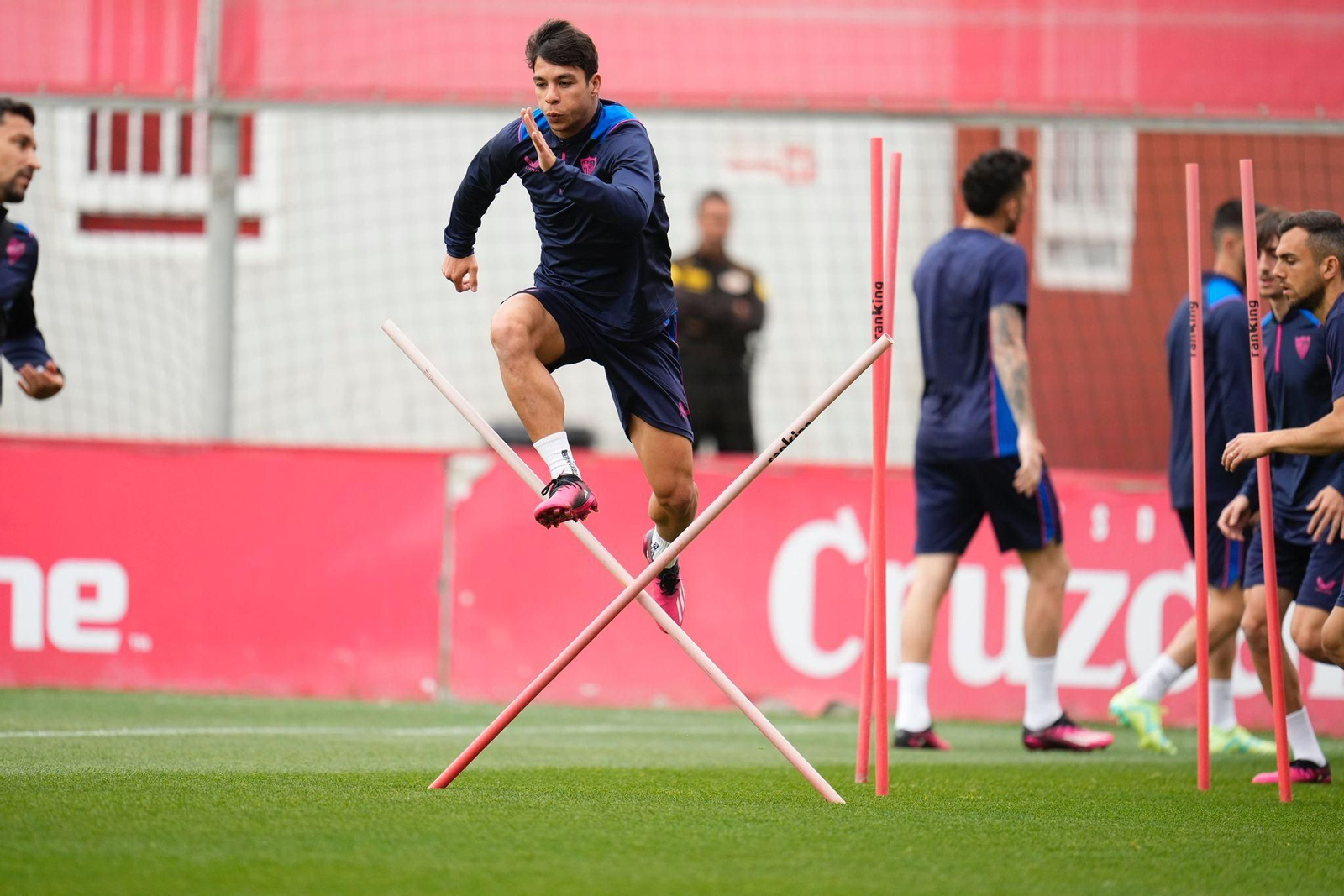 Óliver Torres, en un entrenamiento del Sevilla.