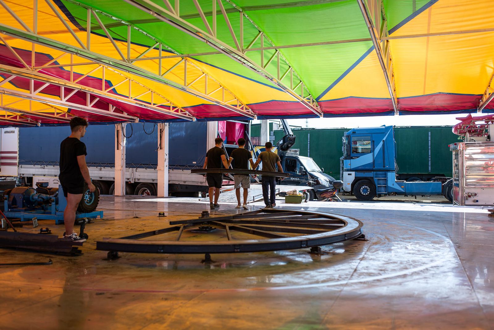 Desde primera hora de la mañana de ayer se procedía al desmontaje de las atracciones del Vive Park.