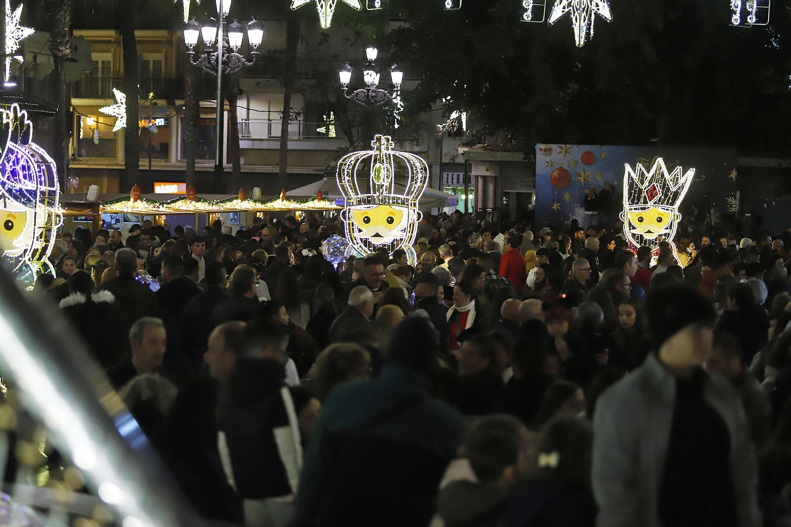 Imágenes del alumbrado navideño en las calles de Huelva