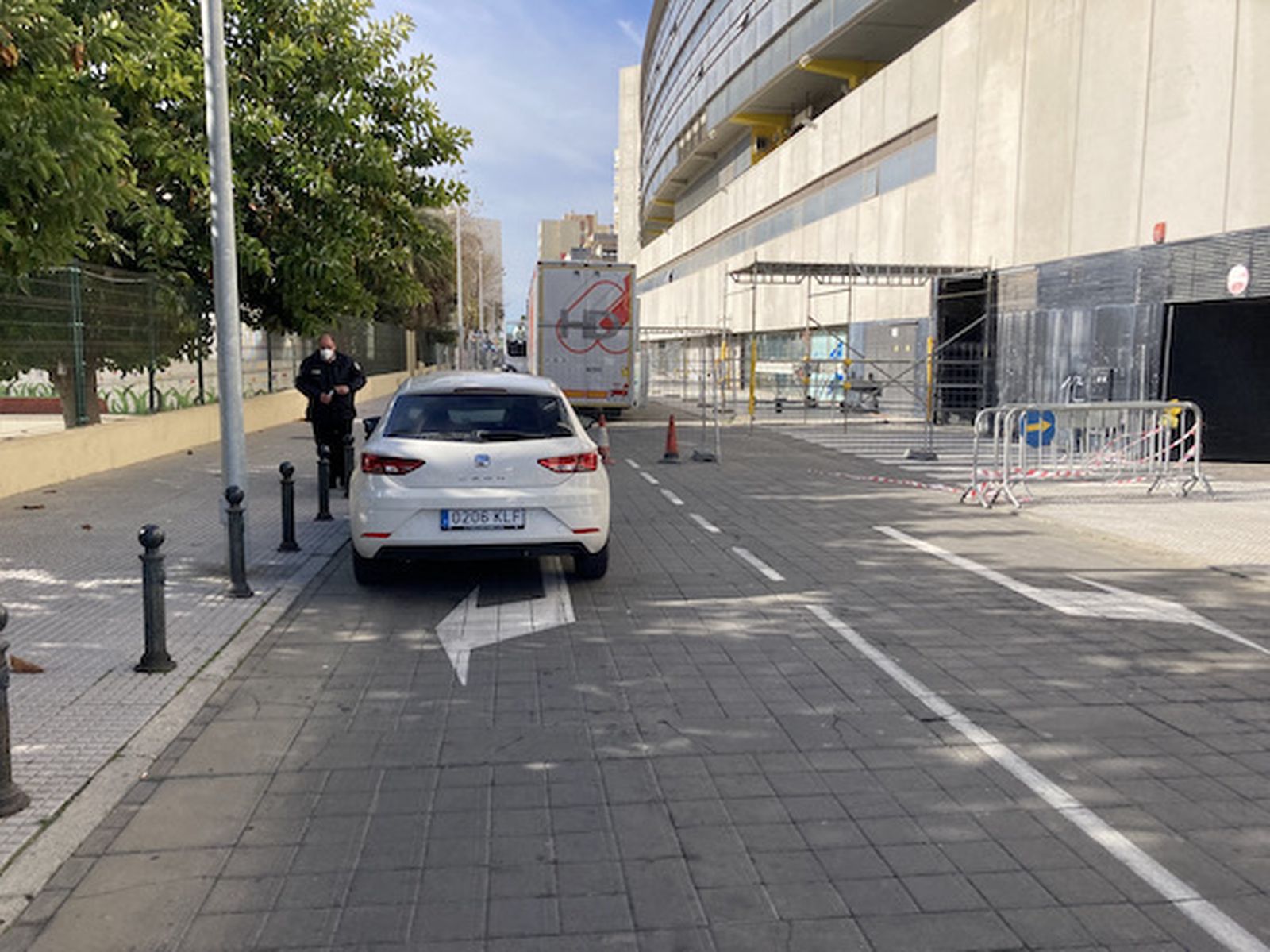 Así son los complicados accesos a los colegios de Cádiz