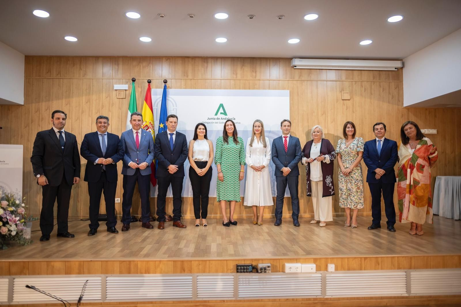 De izquierda a derecha: Pedro Yórquez, José Manuel Correa, Álvaro Burgos, Alberto Santana, Lucía Núñez, Loles López, Bella Verano, Carlos Soriano, Manuela Caro, Teresa Herrera,  José Manuel Borrero y Carmen Céspedes.