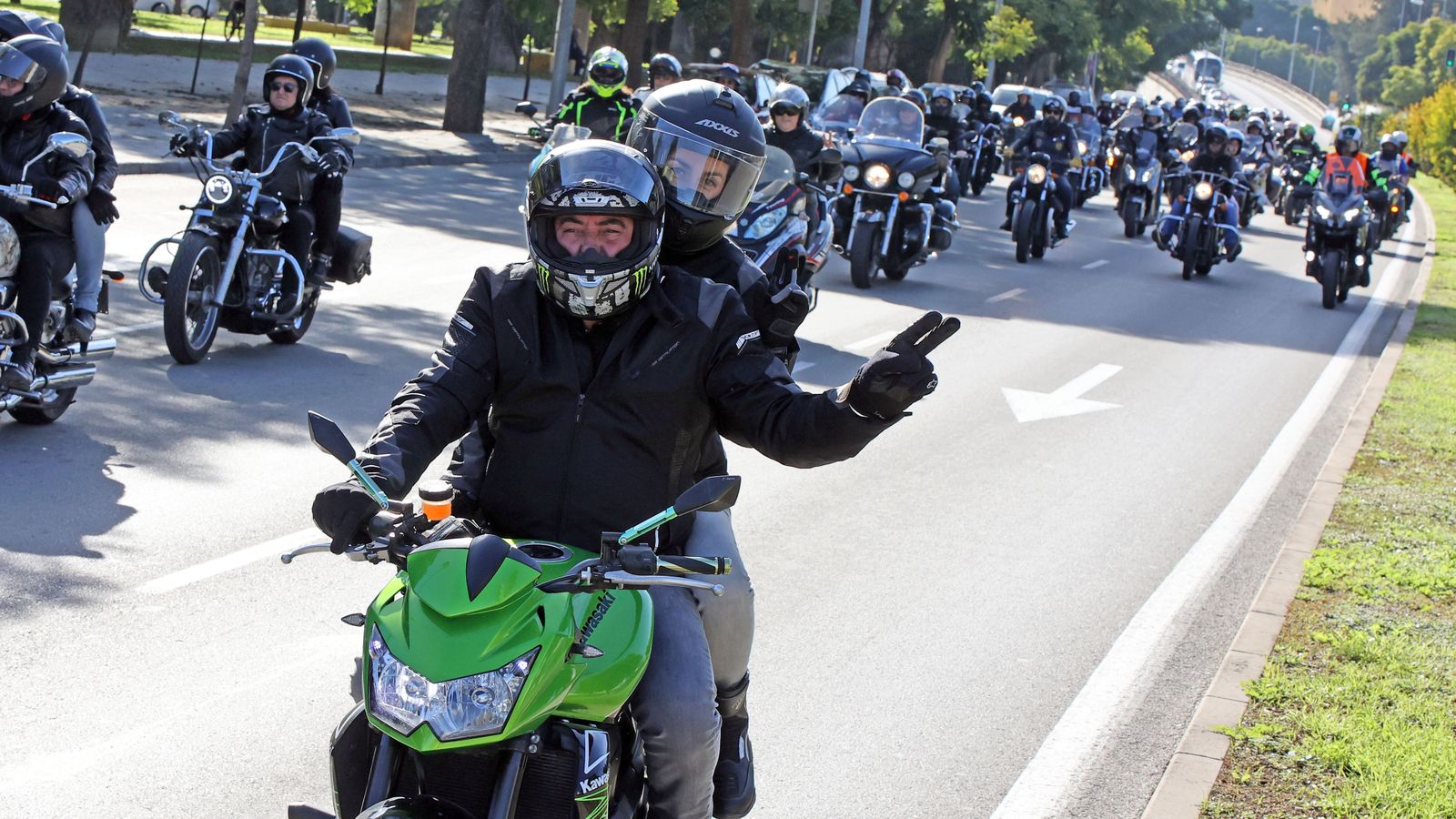 La Gran Caravana Motera Solidaria se pasea por Jerez