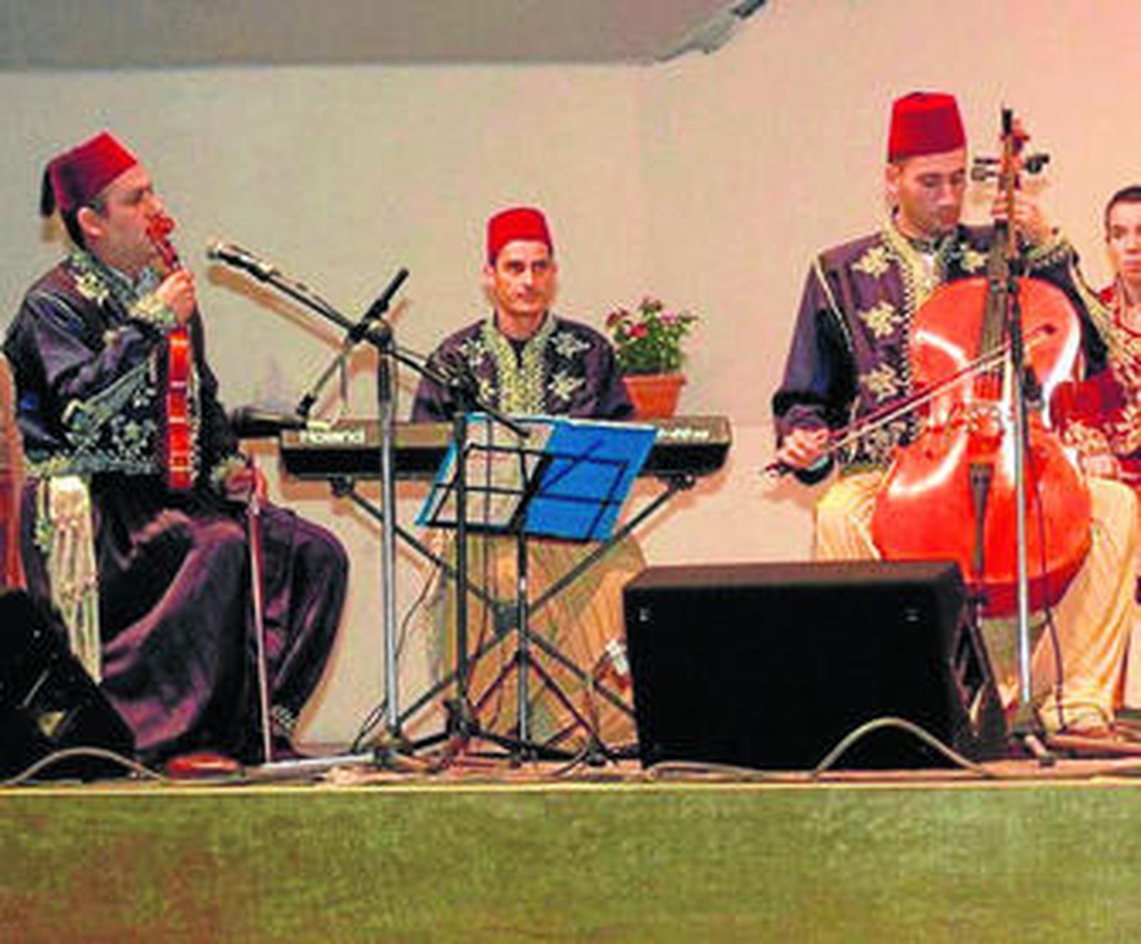 Dar-El-Gharnatia, durante una actuación.